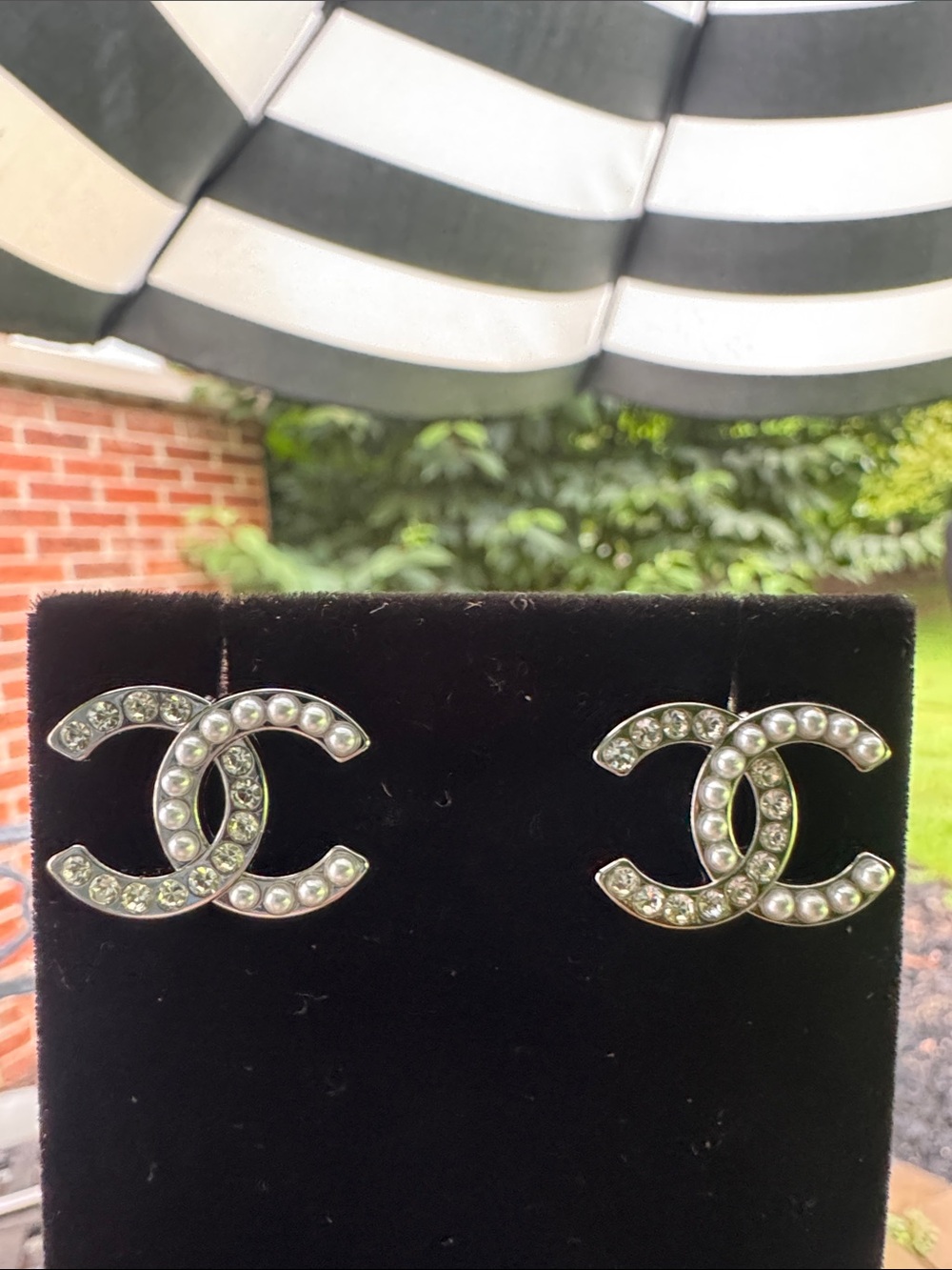 Earrings Interlocking flex Pearl & Crystal Stud Earrings - Silver tone